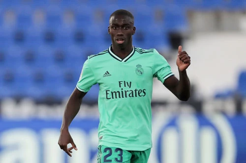 Hậu vệ trái: Ferland Mendy (Real Madrid).