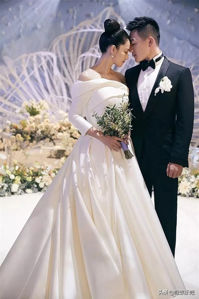 6 đám cưới ngập trong biển hoa bạc tỷ của showbiz Hoa ngữ - Ảnh 10