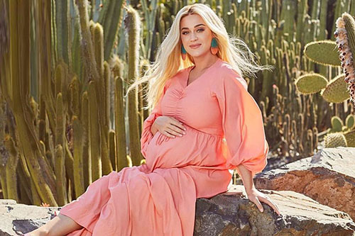 Katy Perry khoe bụng bầu trên tạp chí