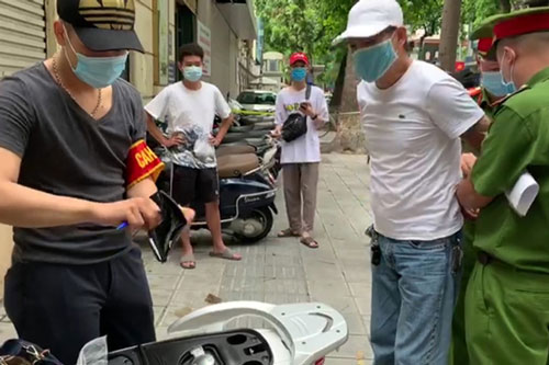 Hà Nội: Sợ lộ ma túy, đôi nam nữ giả vờ tranh cãi với Cảnh sát 141