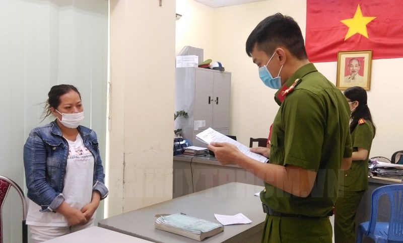 Khởi tố 4 bị can sản xuất, mua bán 2,3 triệu găng tay y tế giả