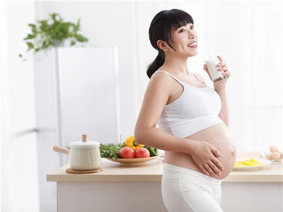 Sữa các chế phẩm từ sữa giúp mẹ bầu bổ sung nhiều canxi