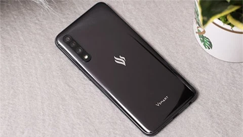 Vsmart Live 4 với Snapdragon 720G, pin 5000mAh, 4 camera sau, giá rẻ bất ngờ, sắp ra mắt?