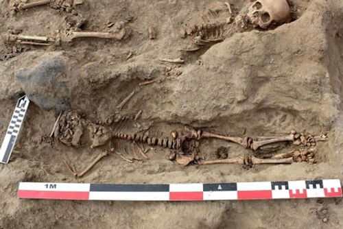 Tìm thấy hài cốt hàng trăm trẻ em bị bắt tế thần