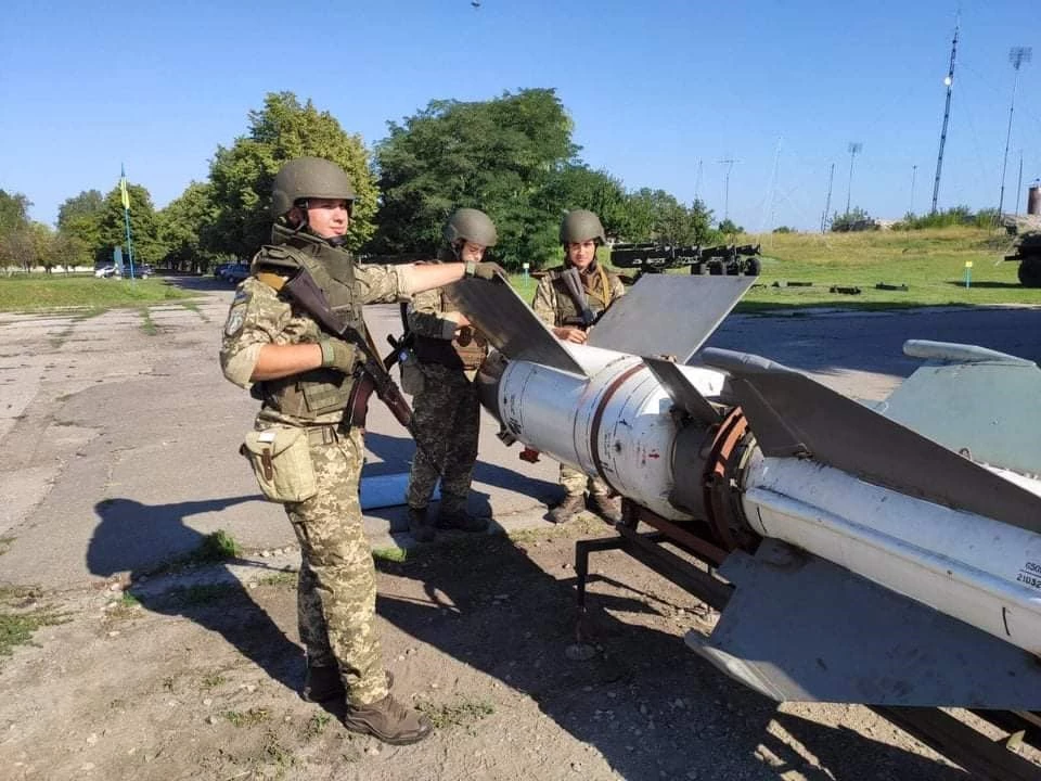 Đạn tên lửa thuộc hệ thống phòng không S-125 của Ukraine được phục hồi. Ảnh: Defence Blog.