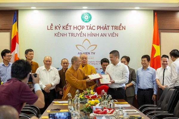Hợp tác truyền dẫn phát sóng An Viên TV - B Channel trên các hệ thống đa nền tảng.
