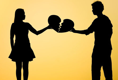 Tarot: Đối phương có buồn khi cuộc tình của hai bạn đổ vỡ?