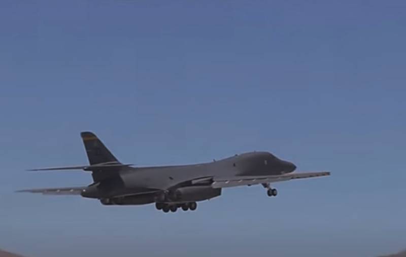 Chuyên gia bình luận việc 3 chiếc Su-35 Nga chặn oanh tạc cơ B-1B Mỹ