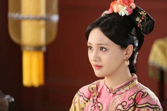 Phi tần tỏa hương thơm của Hoàng đế Khang Hi: Xuất thân thấp kém nhưng được sủng ái ngày đêm và sự thật sau lời mắng 'tiện phụ' từ đế vương