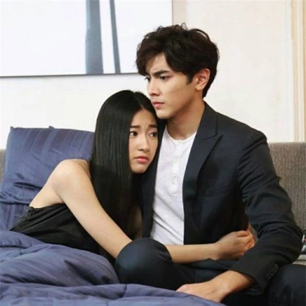 Cô vợ xinh đẹp và điệu đà bỗng mặc toàn đồ cũ, để mặt mộc đi làm khiến anh chồng khó hiểu vô cùng, đến khi biết nguyên do thì anh lập tức sợ Cô vợ xinh đẹp và điệu đà bỗng mặc toàn đồ cũ, để mặt mộc đi làm khiến anh chồng khó hiểu vô cùng, đến khi biết nguyên do thì anh lập tức sợ