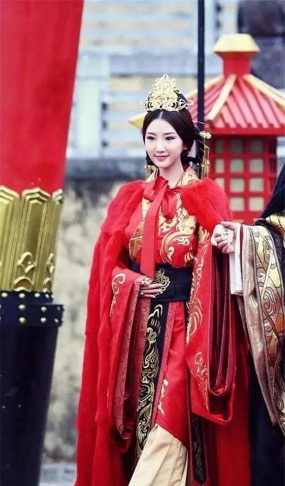 Hoàng đế, Hiếu Chiêu Hoàng hậu, Bí mật chốn hậu cung