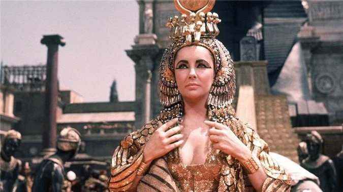 Tiết lộ 'bí thuật' phòng the của nữ hoàng Cleopatra, 2000 năm vẫn có 'ma lực' ngút người - Ảnh 2 Mùi hương quyến rũ tỏa ra từ cơ thể bà đã khiến biết bao nam nhân phải “say như điếu đổ”.