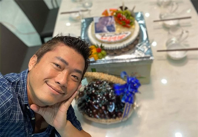 Anh hiện ngưng làm phim để tránh dịch. Ở nhà Kinh Quốc tranh thủ thực hiện các vlog đăng trên kênh YouTube cá nhân.