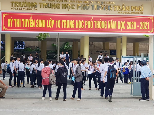 Các em học sinh tham dự kỳ thi tuyển sinh lớp 10 THPT năm học 2020 - 2021 tại Đà Nẵng (Ảnh: HC)