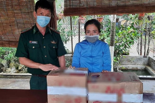 Quảng Trị: Bắt giữ 2 phụ nữ vận chuyển gần 40kg pháo trái phép