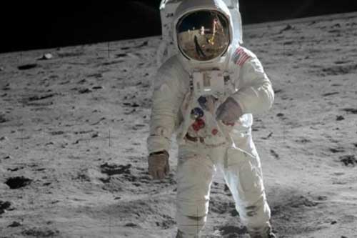 Vì sao con người khó sống trên Mặt Trăng và Sao Hỏa?
