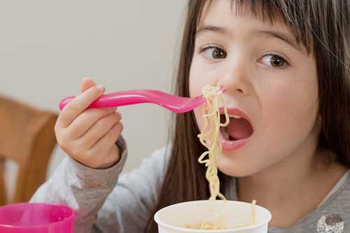 Sai lầm khi cho con ăn bữa sáng dễ gây béo phì suy thận, nhất là loại thứ 3