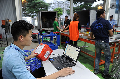 Doanh nghiệp bán lẻ trực tuyến trong nước: Không hợp tác, khó thành công