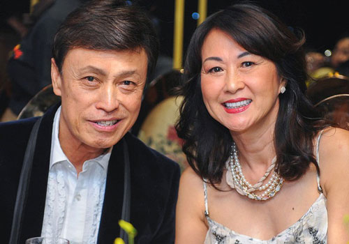 Hạnh phúc bình yên của danh ca Tuấn Ngọc bên vợ kém 14 tuổi