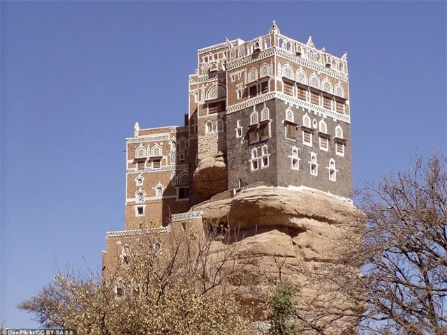 Chiêm ngưỡng công trình lâu đài “mọc” lên từ trụ đá - Ảnh minh hoạ 6