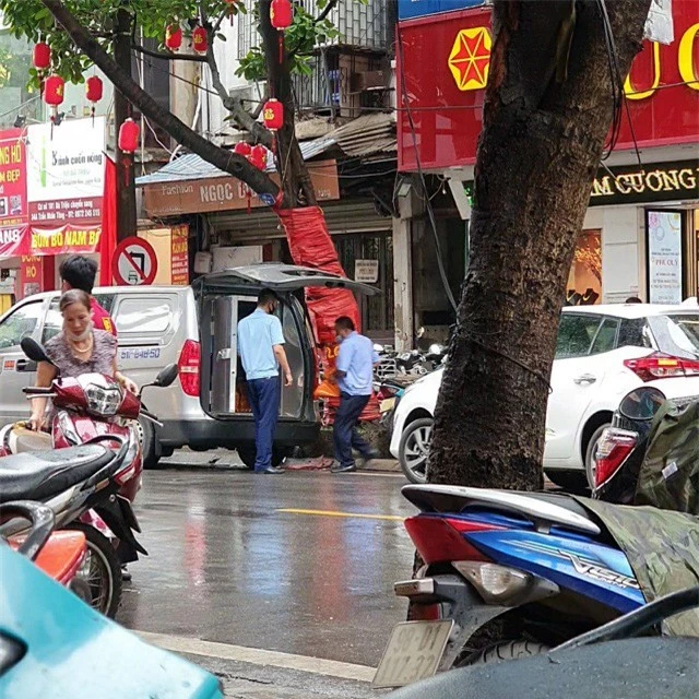 Tiệm vàng đuổi khách, nhà đầu tư trắng tay vì kiếm tiền thần tốc từ sàn vàng - Ảnh 1.