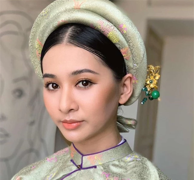 Vẻ đẹp chuẩn con gái Huế của thí sinh Hoa hậu Việt Nam 2020 - Ảnh 1.
