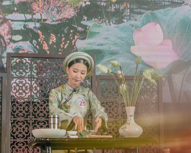 Vẻ đẹp chuẩn con gái Huế của thí sinh Hoa hậu Việt Nam 2020 - Ảnh 2.