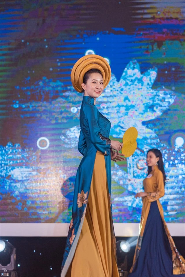 Vẻ đẹp chuẩn con gái Huế của thí sinh Hoa hậu Việt Nam 2020 - Ảnh 6.