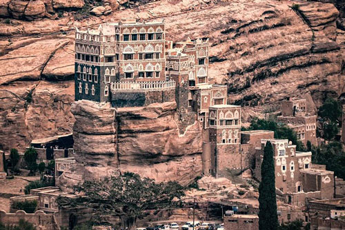 Chiêm ngưỡng công trình lâu đài “mọc” lên từ trụ đá