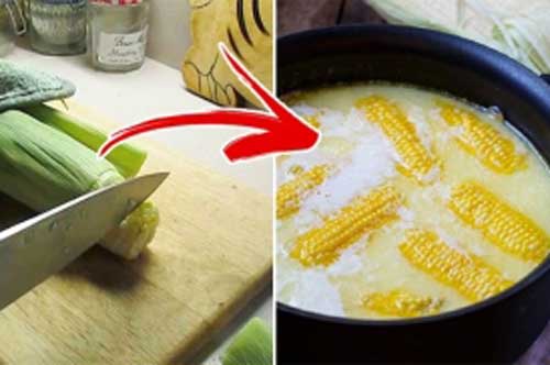Muốn luộc ngô thơm ngon béo ngậy chỉ dùng nước lạnh là sai, bí quyết nằm ở nguyên liệu "lạ" này