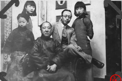 Loạt ảnh khắc họa toàn bộ cuộc sống của gia đình Hoàng đế nhà Thanh cuối cùng: 3 thế hệ cùng sống dưới 1 mái nhà và những câu chuyện ít người biết