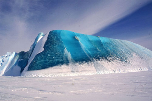 Bí ẩn về những tảng băng màu ngọc lục bảo quý hiếm ở Nam Cực