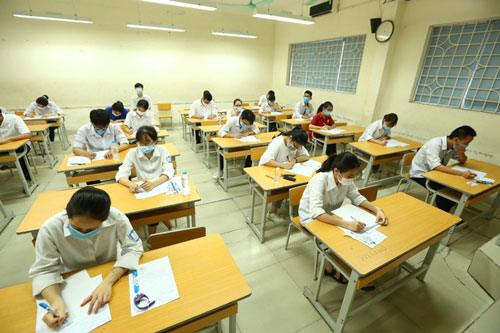 Đình chỉ 4 thí sinh thi môn Toán, 9 thí sinh ở môn Ngữ văn
