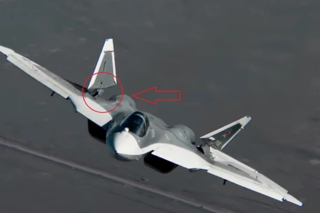 Thiết kế cánh đuôi của Su-57 có thể là điểm yếu lớn của nó. Ảnh: Topwar.