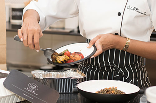 Lý do nhiều nhà hàng không để khách mang đồ ăn thừa về khiến bạn không thể ngờ tới