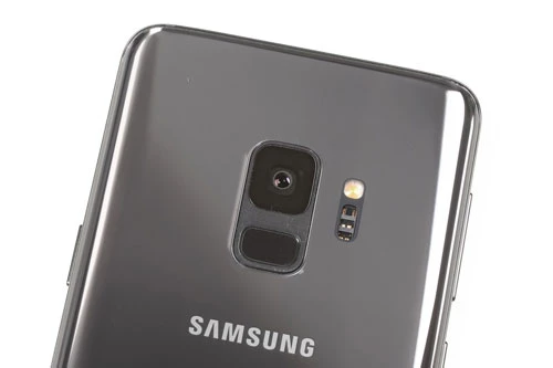 1. Samsung Galaxy S9 (tốc độ chụp: 0,7 giây/tấm hình).