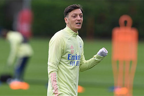 Học theo M.U vụ Sanchez, Arsenal sẵn sàng chi tiền tiễn Oezil