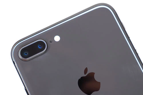 4. iPhone 8 Plus (tốc độ chụp: 0,95 giây/tấm hình).