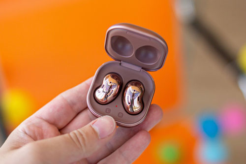 Trên tay Samsung Galaxy Buds Live vừa trình làng, cạnh tranh với AirPods Pro