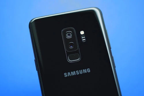 6. Samsung Galaxy S9 Plus (tốc độ chụp: 1 giây/tấm hình).