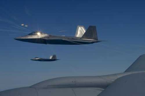 Mỹ chi tiền tỷ giúp F-22 biết 'đánh đất'