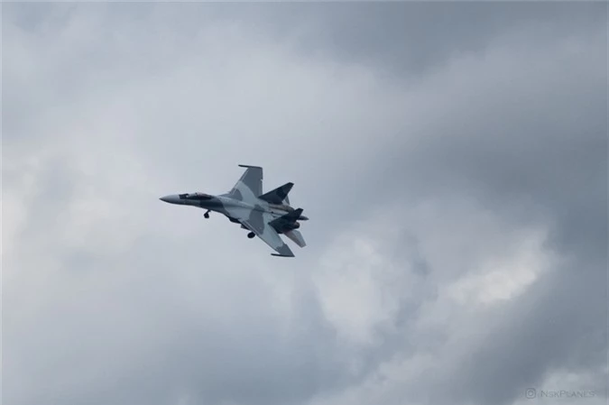 Ai Cap nhan lo tiem kich Su-35 dau tien: Gia dat hon ca F-35 My-Hinh-3