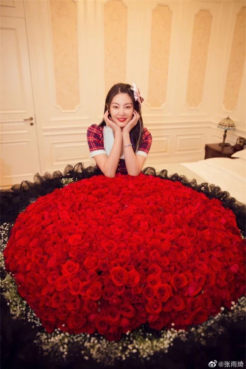 Song Hye Kyo Trung Quốc được tặng hoa hồng khổng lồ - 2