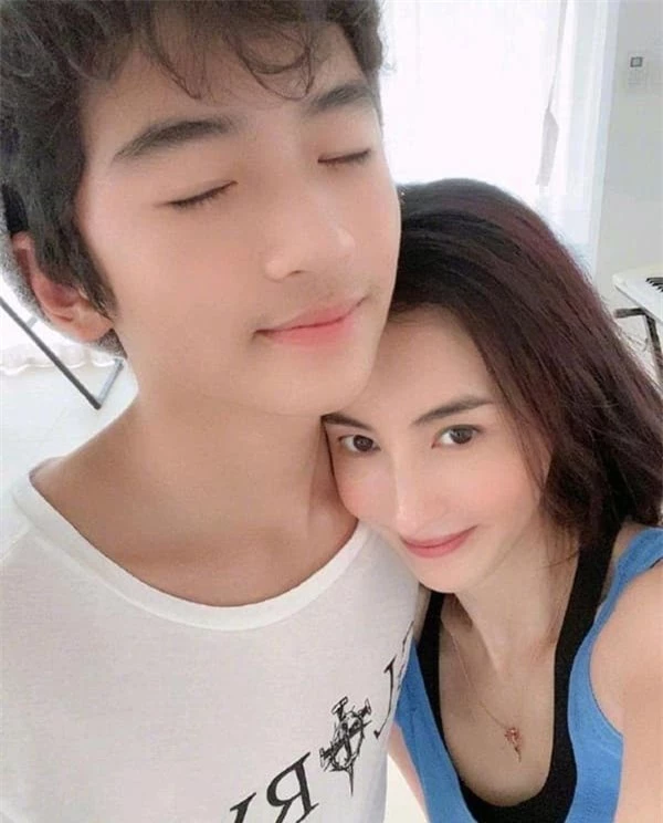 Trương Bá Chi đăng ảnh sinh nhật con trai Lucas nhưng mọi sự chú ý lại đổ dồn về Tạ Đình Phong 0