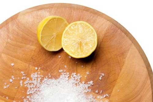 Mẹo hay giúp làm sạch thớt gỗ trong "nháy mắt"