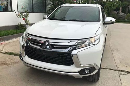 Đối thủ của Hyundai Santa Fe, Toyota Fortuner đẹp long lanh, giảm giá xuống còn hơn 700 triệu