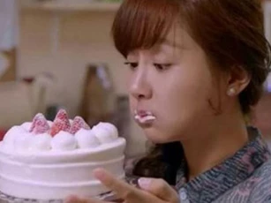 Khi sao Hoa Ngữ đóng cảnh ăn: Người đổ bệnh, kẻ nhập viện