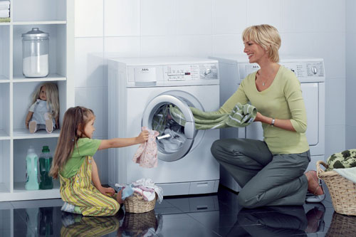 Bỏ vài tờ khăn ướt vào máy giặt, bạn sẽ khiến mọi người 'choáng váng' với cái kết thu được