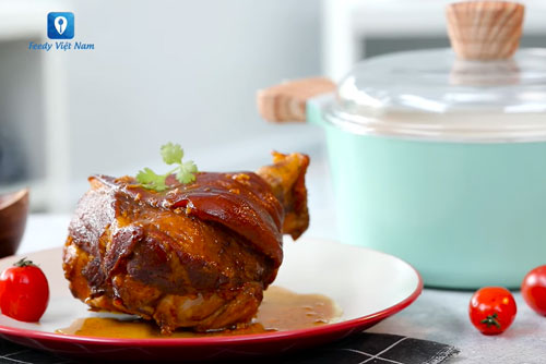 Cách làm giò heo kho tàu đơn giản, đưa cơm ngày mưa bão