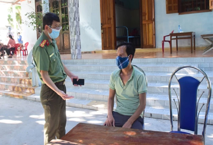 Tài xế “xe ké” Trương Thanh Minh khai báo hành vi với cơ quan công an.